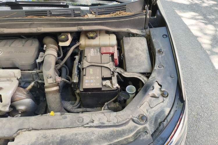 Used Buick GL6 2018 18T 6-Seater Luxury Model Engine Bay Left