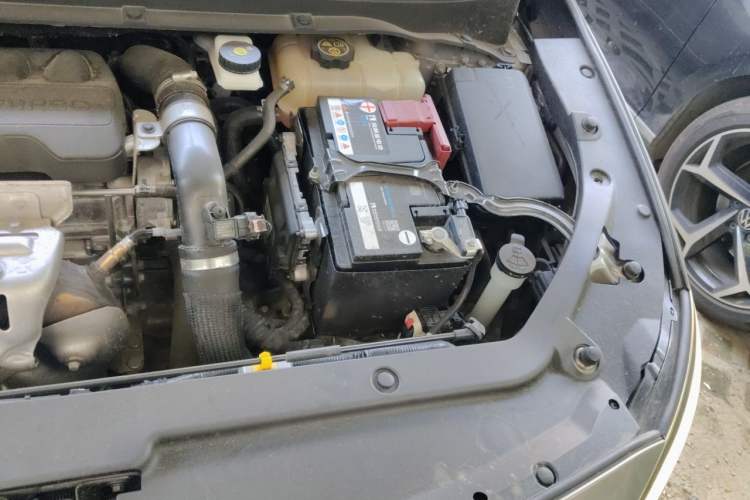 Used Buick GL6 2018 18T 6-Seater Prestige Model Engine Bay Left