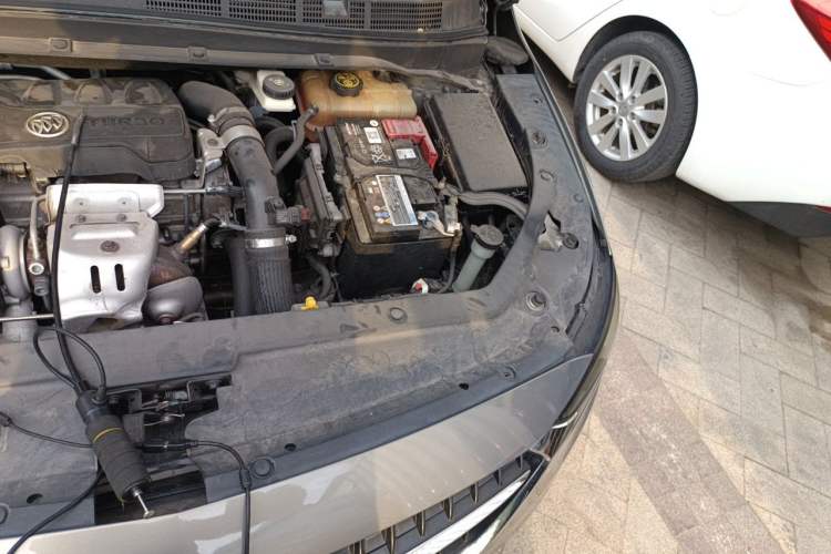Used Buick GL6 2018 18T 6-Seater Luxury Model Engine Bay Left