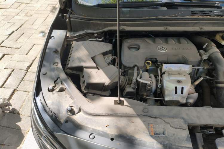 Used Buick GL6 2018 18T 6-Seater Luxury Model Engine Bay Right
