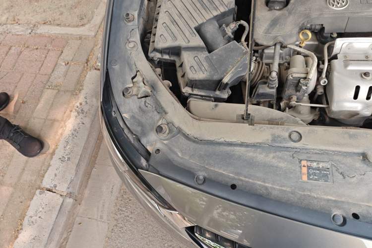 Used Buick GL6 2018 18T 6-Seater Elite Model Engine Bay Right