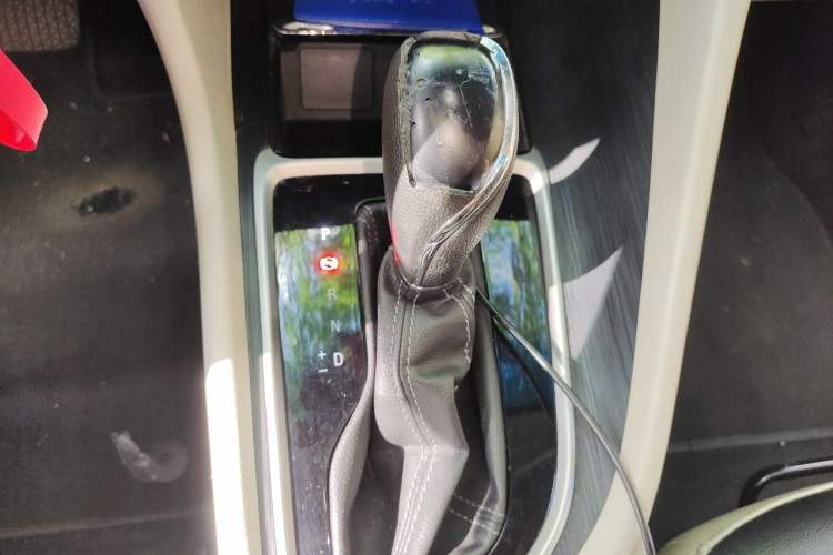 Used Buick GL6 2018 18T 5-Seater Elite Version Gear Lever