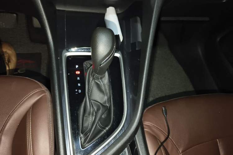 Used Buick GL6 2018 18T 6-Seater Prestige Model Gear Lever