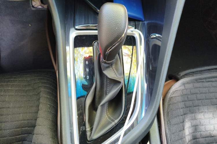 Used Buick GL6 2018 18T 6-Seater Luxury Model Gear Lever