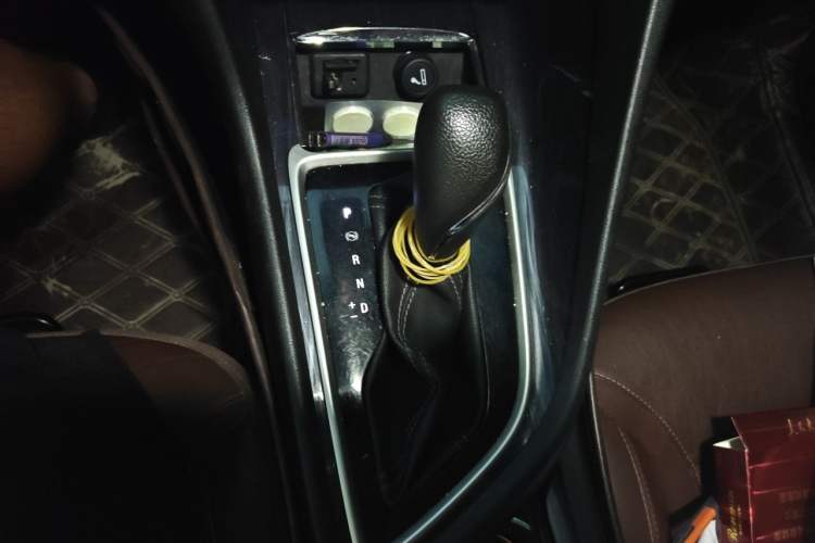 Used Buick GL6 2018 18T 6-Seater Prestige Model Gear Lever