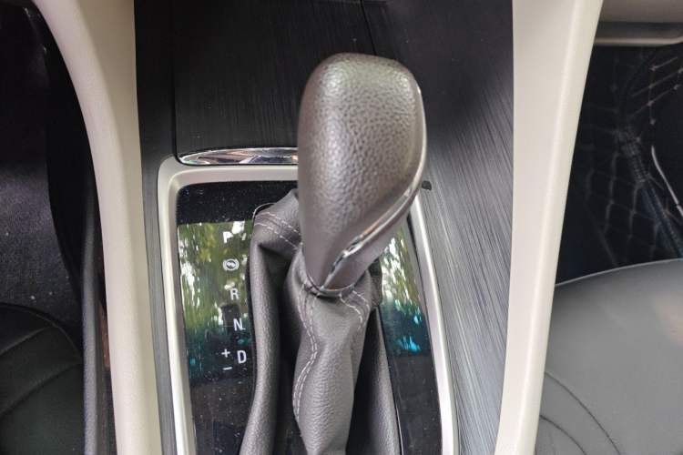 Used Buick GL6 2018 18T 6-Seater Elite Model Gear Lever
