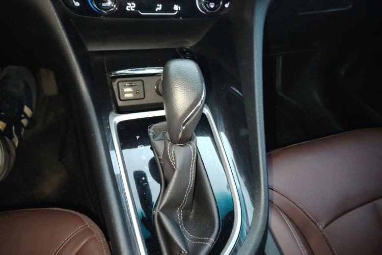 Used Buick GL6 2018 18T 6-Seater Luxury Model Gear Lever