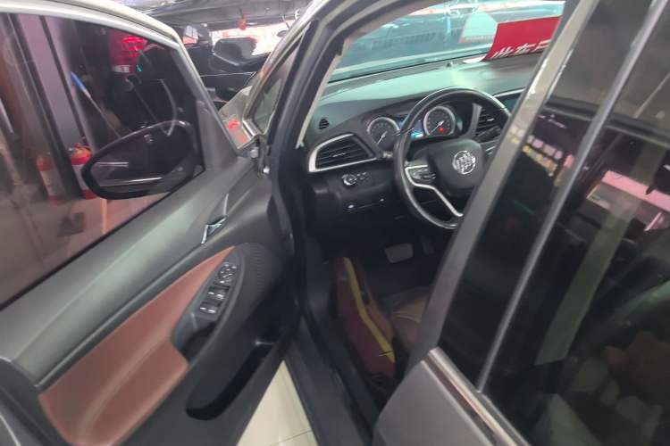 Used Buick GL6 2018 18T 6-Seater Luxury Model Interior 2