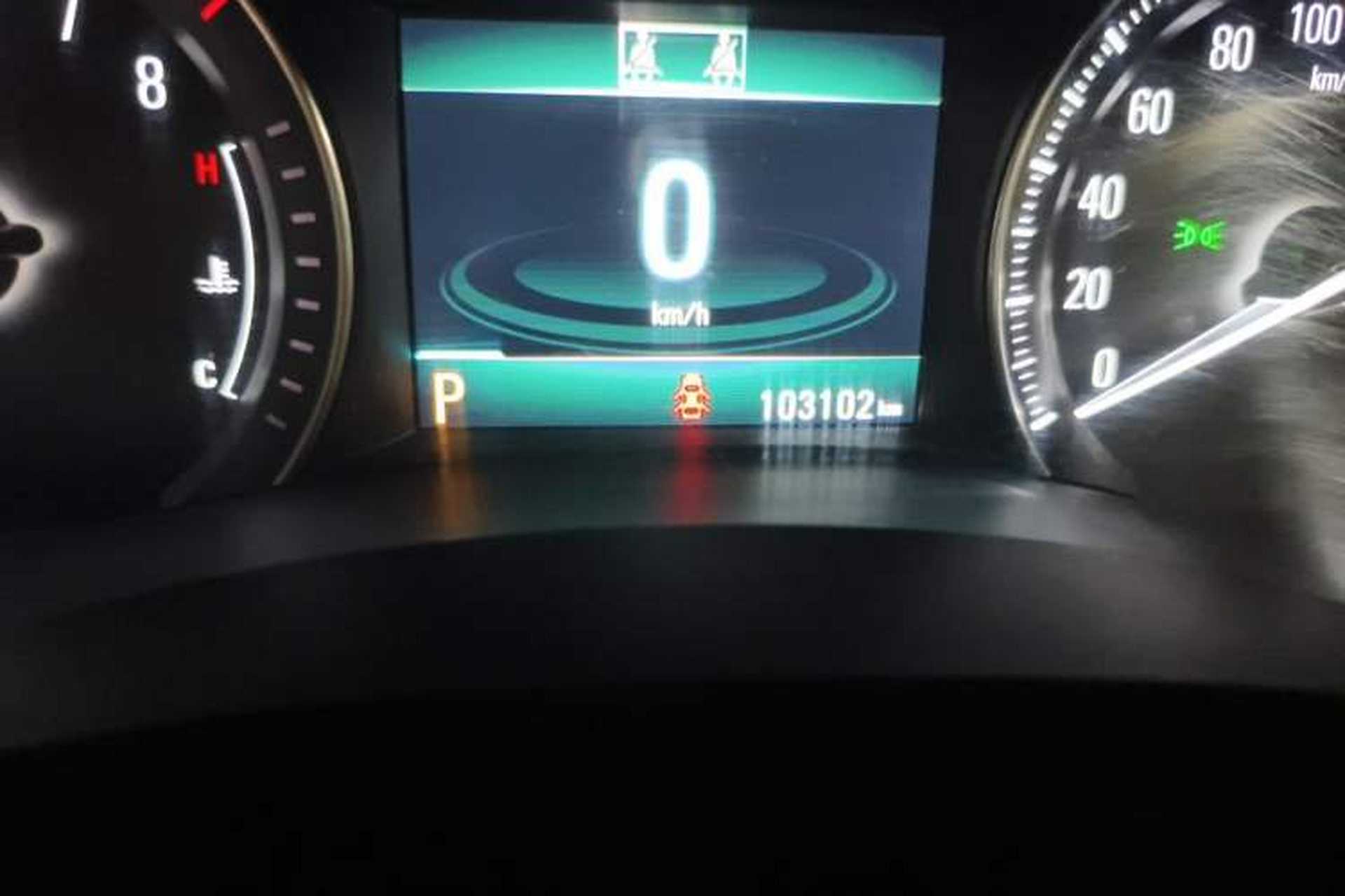 Used Buick GL6 2018 18T 6-Seater Prestige Model Odometer Close Up
