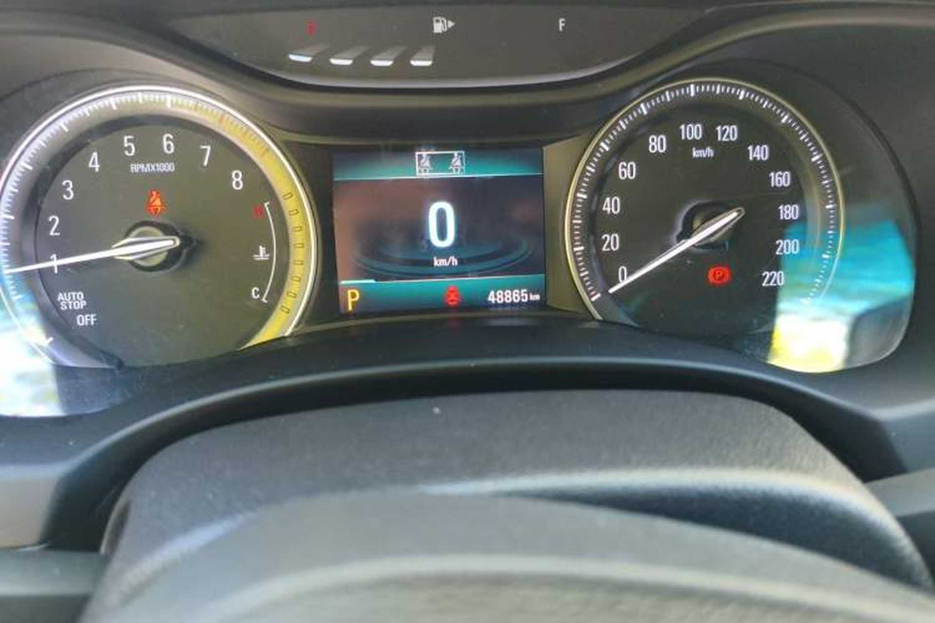Used Buick GL6 2018 18T 6-Seater Luxury Model Odometer Close Up