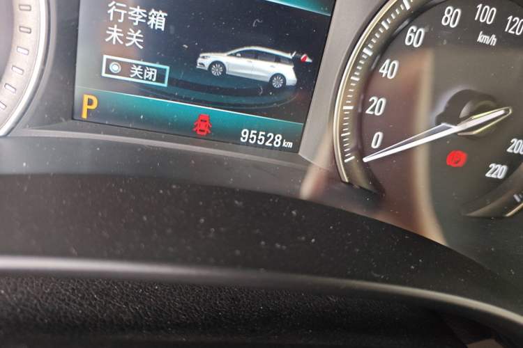 Used Buick GL6 2018 18T 6-Seater Elite Model Odometer Close Up