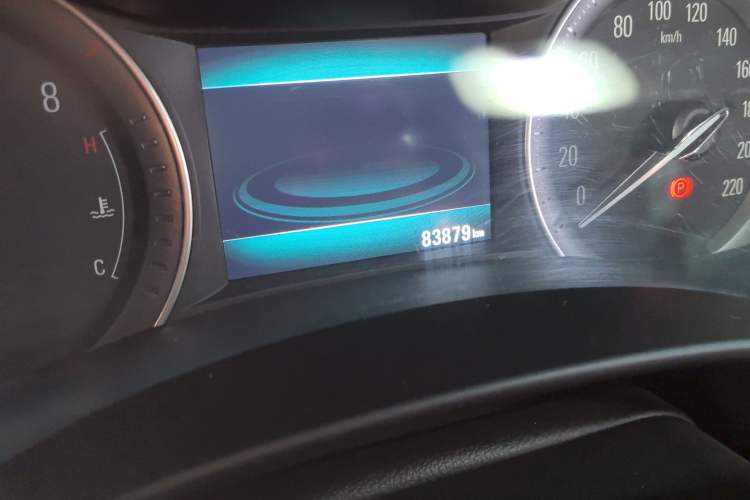 Used Buick GL6 2018 18T 6-Seater Luxury Model Odometer Close Up