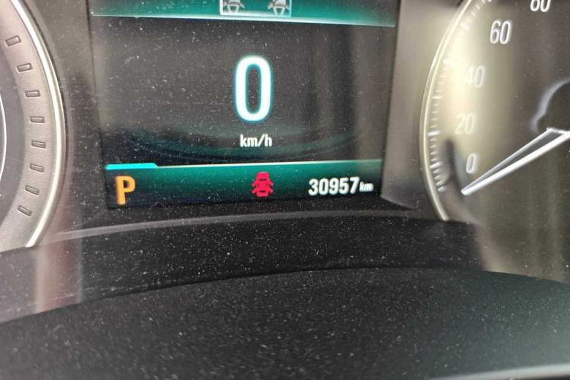 Used Buick GL6 2018 18T 6-Seater Prestige Model Odometer Close Up