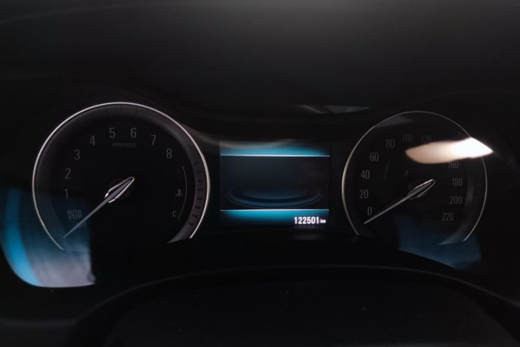 Used Buick GL6 2018 18T 6-Seater Prestige Model Odometer Close Up