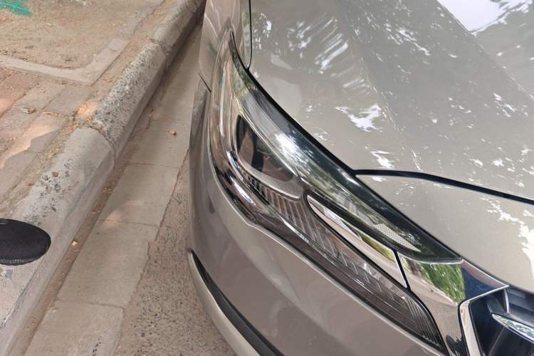 Used Buick GL6 2018 18T 6-Seater Elite Model Right Front Headlight
