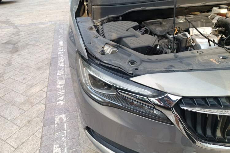 Used Buick GL6 2018 18T 6-Seater Luxury Model Right Front Headlight
