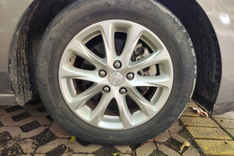 Used Buick GL6 2018 18T 5-Seater Elite Version Right Front Wheel Hub
