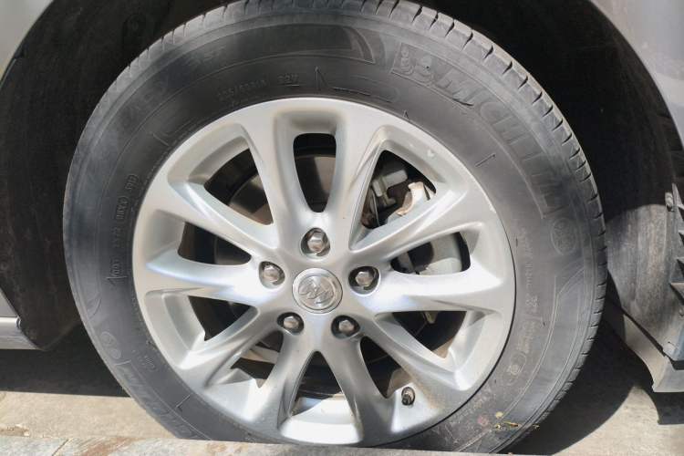 Used Buick GL6 2018 18T 6-Seater Luxury Model Right Front Wheel Hub
