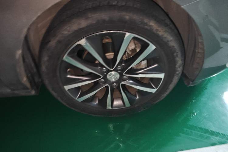 Used Buick GL6 2018 18T 6-Seater Prestige Model Right Front Wheel Hub