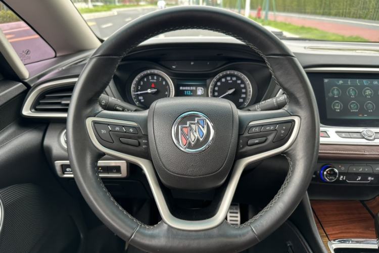 Used Buick GL6 2018 18T 6-Seater Prestige Model Steering Wheel