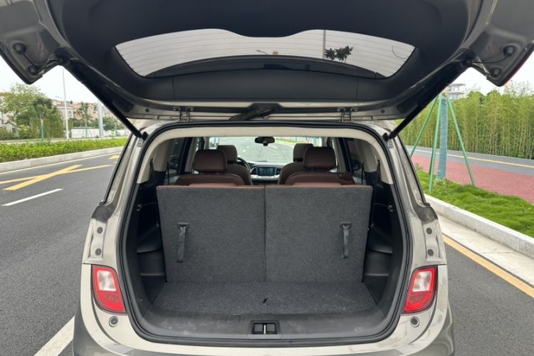 Used Buick GL6 2018 18T 6-Seater Prestige Model Trunk