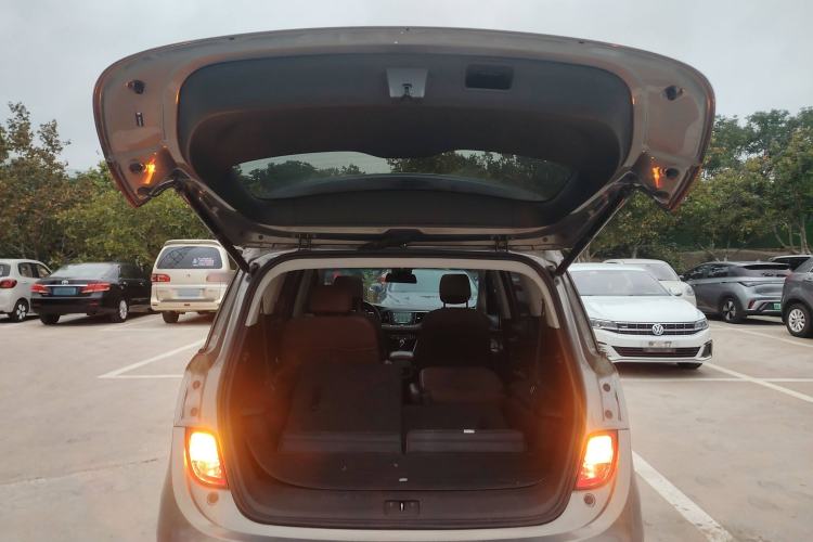Used Buick GL6 2018 18T 6-Seater Luxury Model Trunk