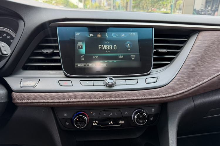 Used Buick GL6 2018 18T 6-Seater Prestige Model Audio And AC Panel