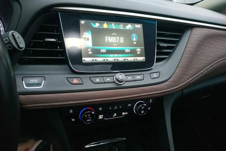 Used Buick GL6 2018 18T 6-Seater Prestige Model Audio And AC Panel