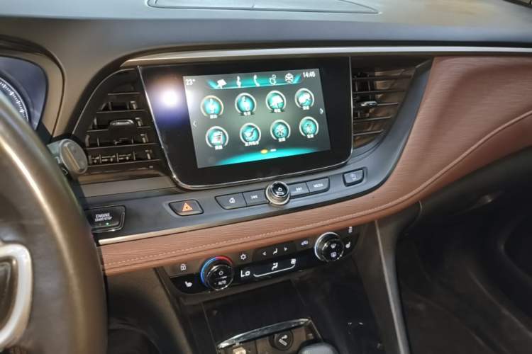 Used Buick GL6 2018 18T 6-Seater Luxury Model Audio And AC Panel