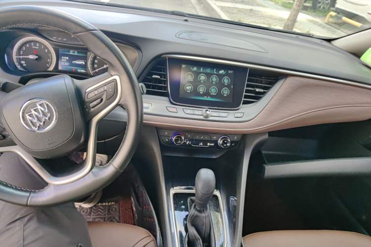 Used Buick GL6 2018 18T 6-Seater Luxury Model Audio And AC Panel