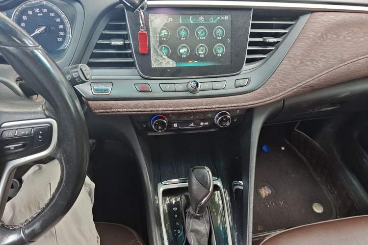 Used Buick GL6 2018 18T 6-Seater Luxury Model Audio And AC Panel