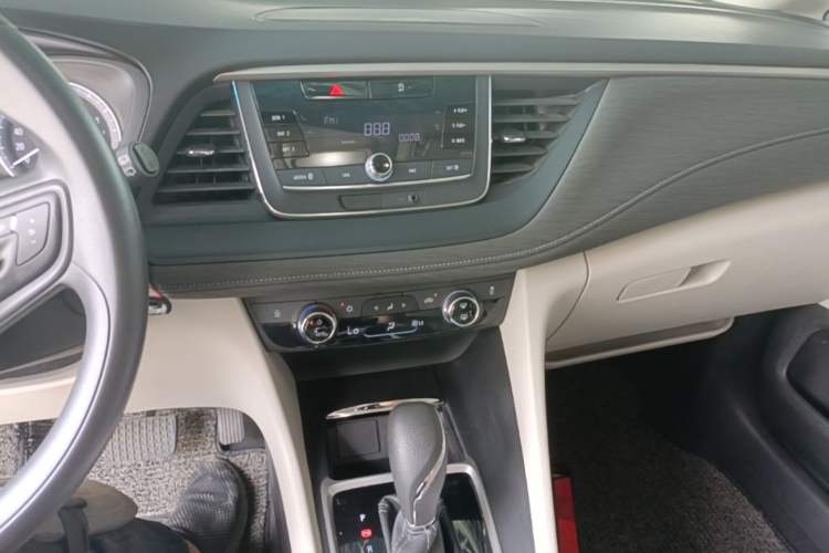 Used Buick GL6 2018 18T 6-Seater Elite Model Audio And AC Panel