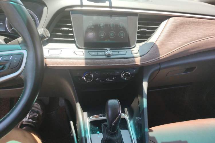 Used Buick GL6 2018 18T 6-Seater Luxury Model Audio And AC Panel