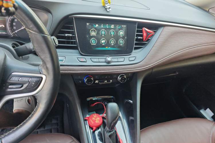 Used Buick GL6 2018 18T 6-Seater Prestige Model Audio And AC Panel