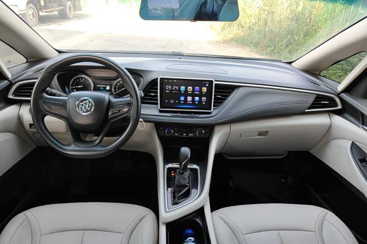 Used Buick GL6 2018 18T 6-Seater Elite Model Center Console