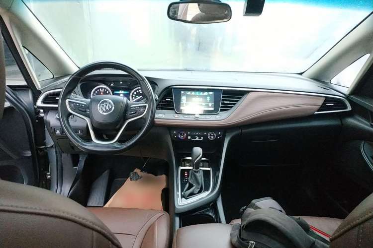 Used Buick GL6 2018 18T 6-Seater Prestige Model Center Console