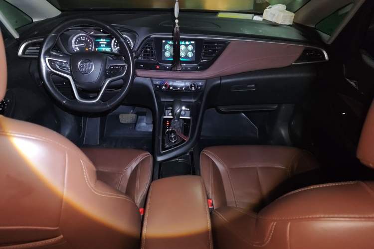 Used Buick GL6 2018 18T 6-Seater Luxury Model Center Console