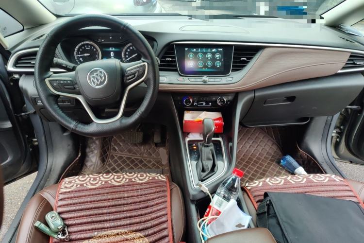 Used Buick GL6 2018 18T 6-Seater Luxury Model Center Console