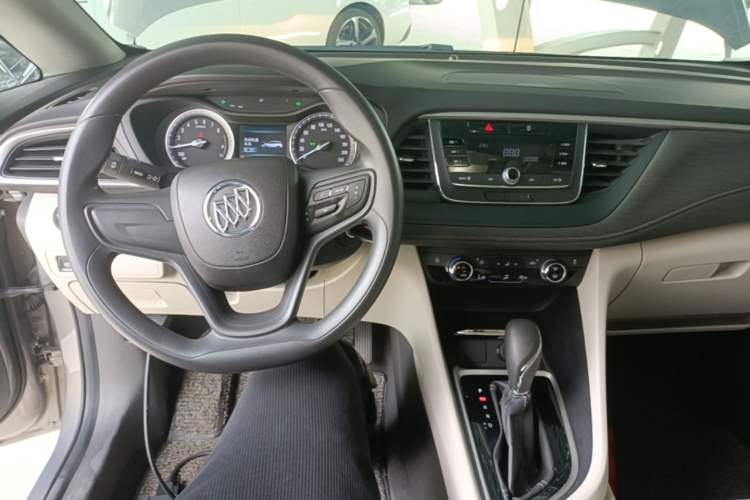 Used Buick GL6 2018 18T 6-Seater Elite Model Center Console