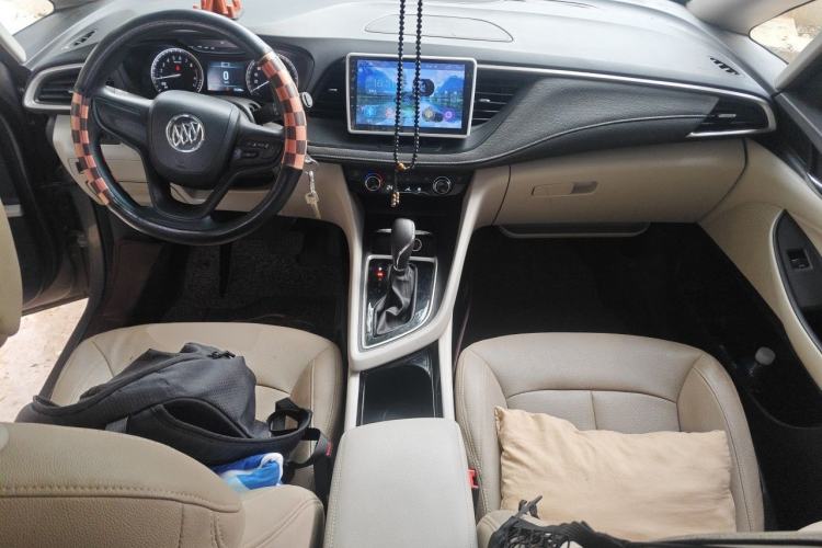 Used Buick GL6 2018 18T 6-Seater Elite Model Center Console