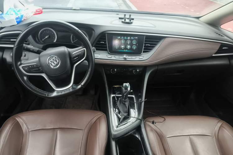 Used Buick GL6 2018 18T 6-Seater Luxury Model Center Console