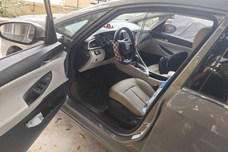 Used Buick GL6 2018 18T 6-Seater Elite Model Driver Seat