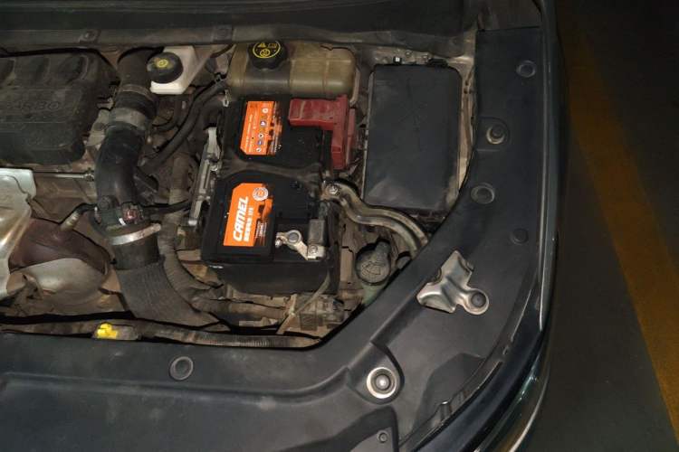 Used Buick GL6 2018 18T 6-Seater Luxury Model Engine Bay Left