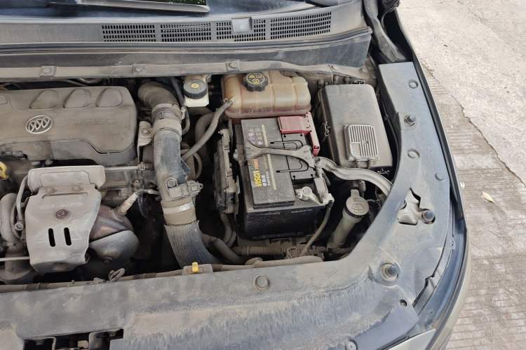 Used Buick GL6 2018 18T 6-Seater Luxury Model Engine Bay Left