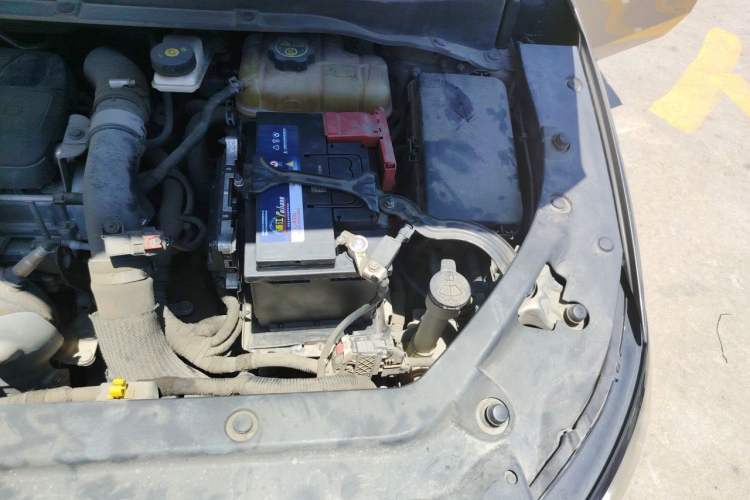 Used Buick GL6 2018 18T 6-Seater Luxury Model Engine Bay Left
