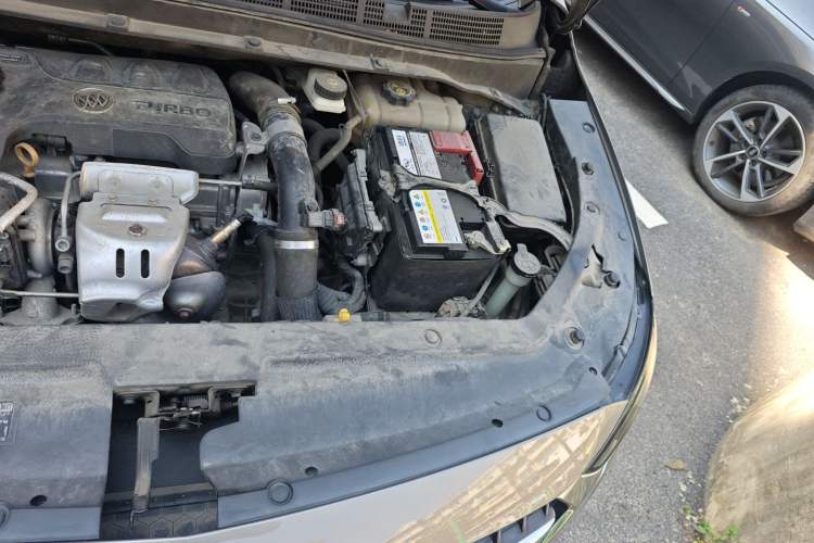 Used Buick GL6 2018 18T 6-Seater Prestige Model Engine Bay Left