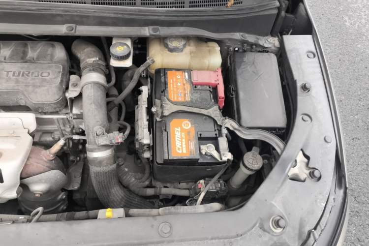 Used Buick GL6 2018 18T 6-Seater Luxury Model Engine Bay Left