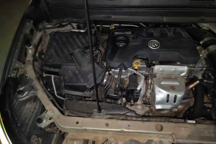 Used Buick GL6 2018 18T 6-Seater Prestige Model Engine Bay Right