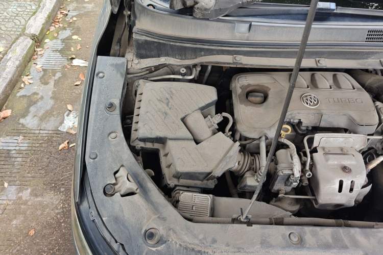 Used Buick GL6 2018 18T 6-Seater Luxury Model Engine Bay Right