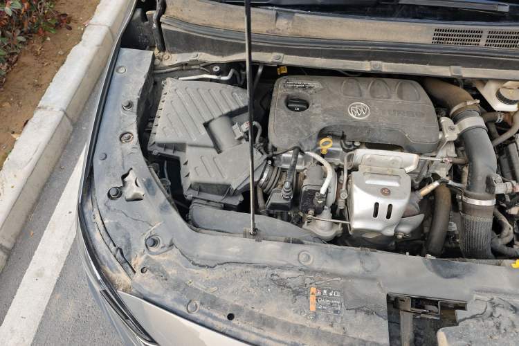 Used Buick GL6 2018 18T 6-Seater Elite Model Engine Bay Right